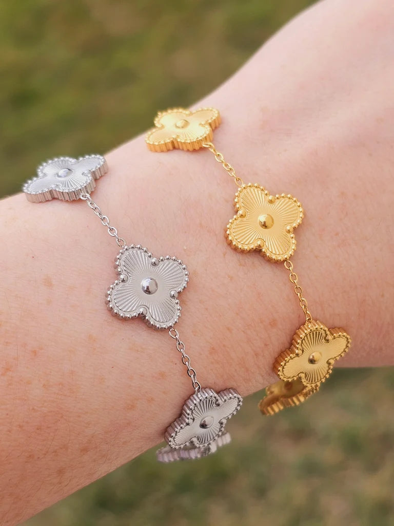 Stainless steel clover bracelet