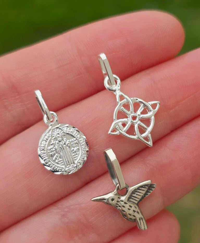 .925 Sterling silver Saint Benedict, colibrí and witch Knot pendant