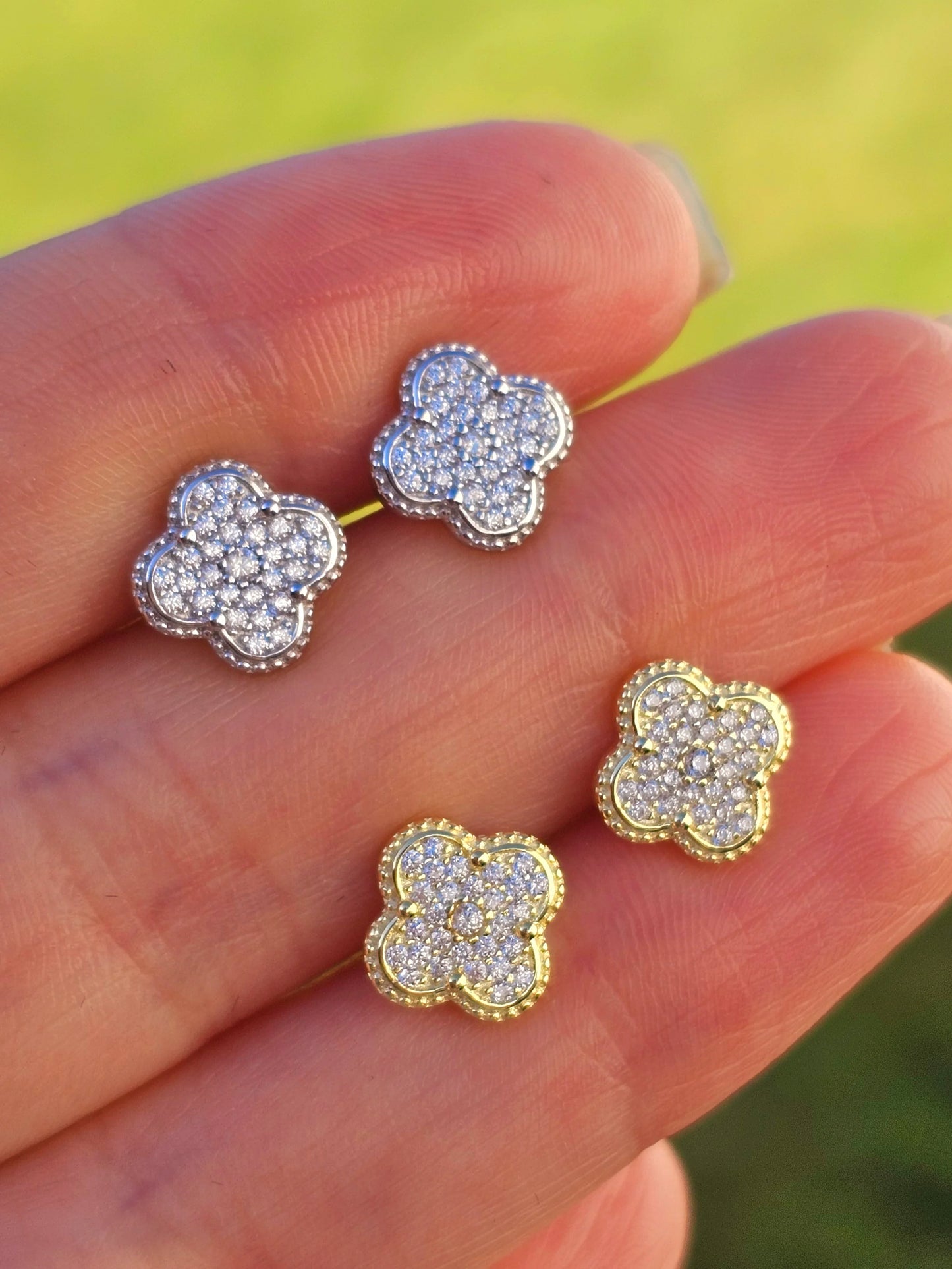 .925 Sterling silver clover earrings
Gold