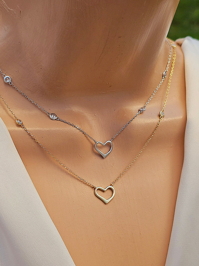 .925 Sterling silver heart and cz necklacee
.925 Sterling silver heart and cz necklacee