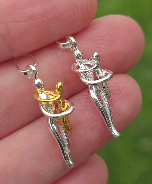 .925 Sterling silver hug mom pendant