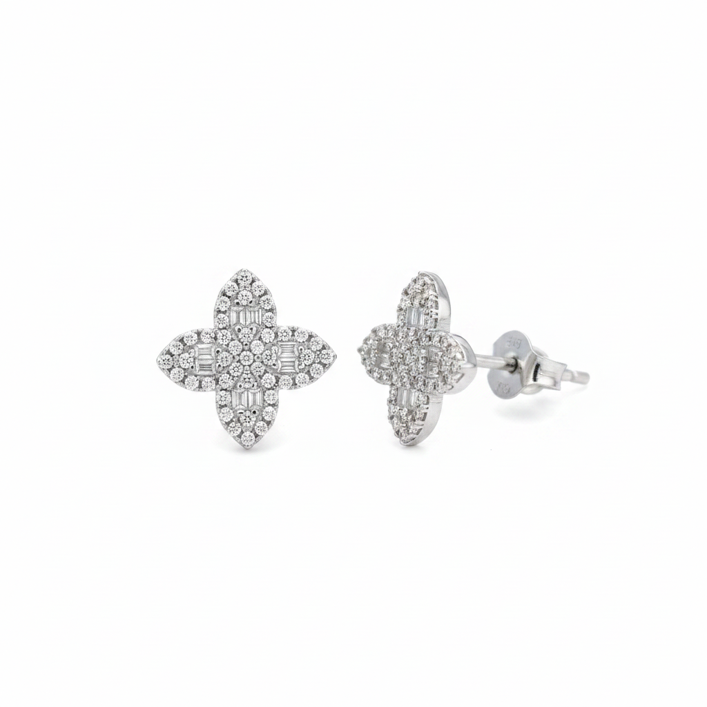 CZ Stud Earrings fondo blanco