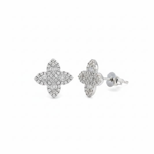 CZ Stud Earrings fondo blanco